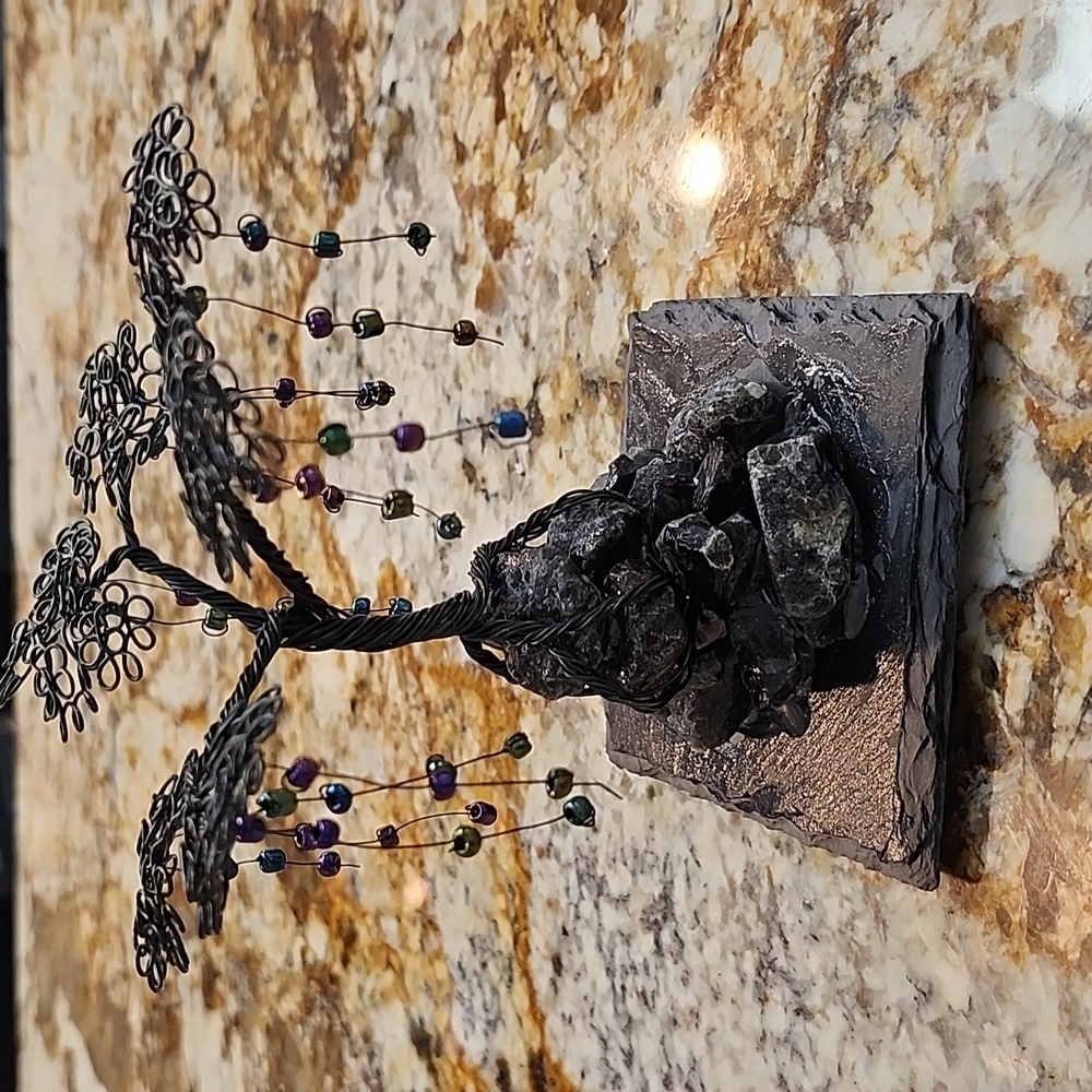 Black wire n obsidian Gem Tree
